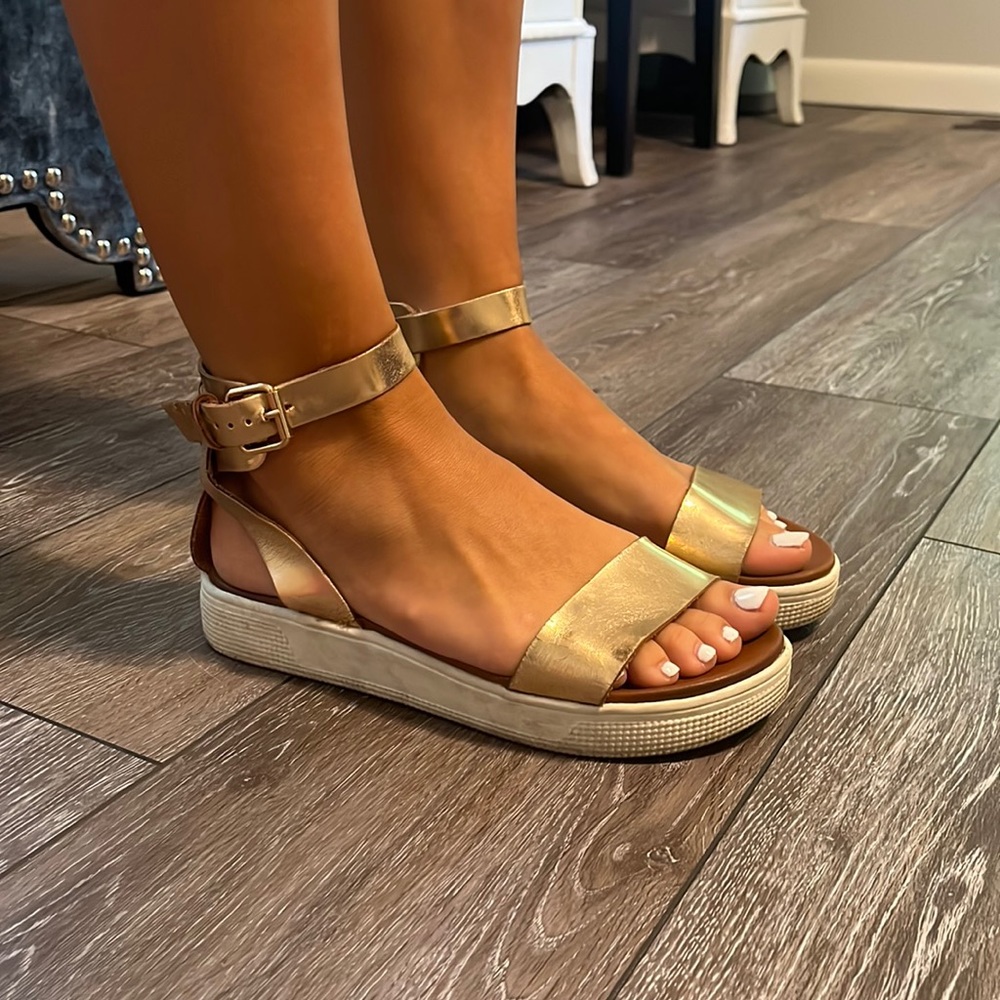 Altard state sandals